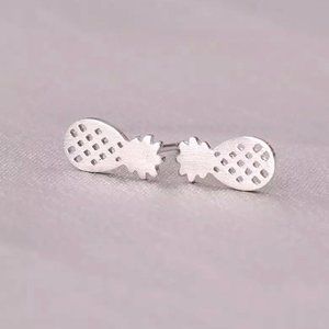 Sterling Silver Pineapple stud Earrings